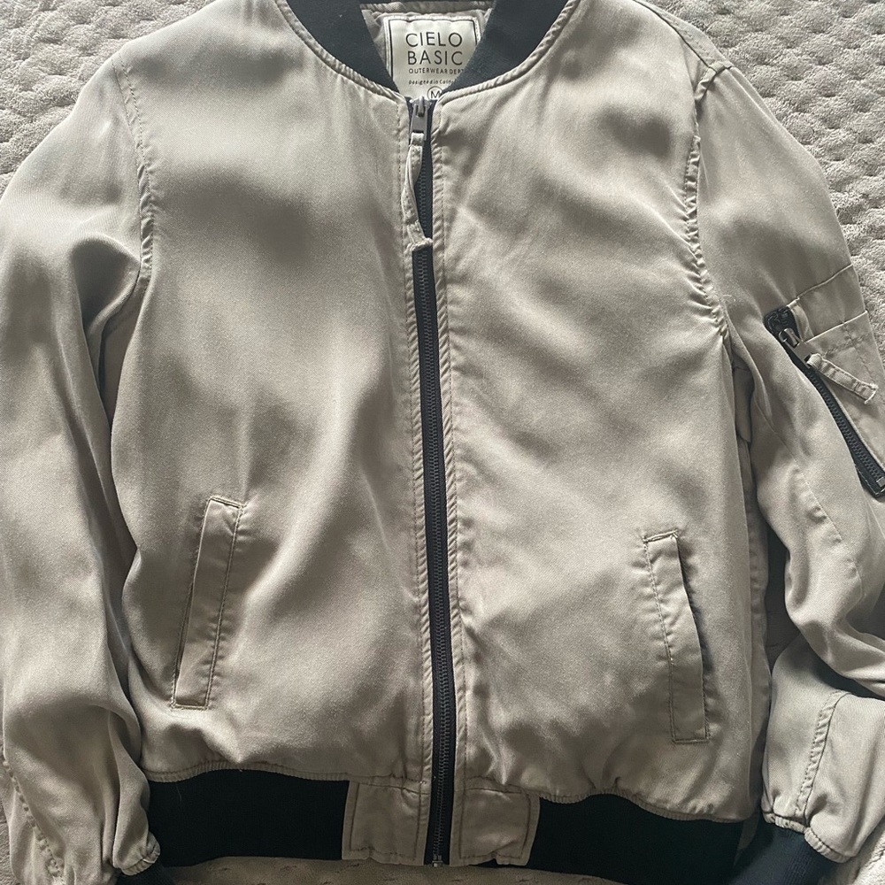 Size Medium Cielo Basic bomber jacket. Green shade with black.